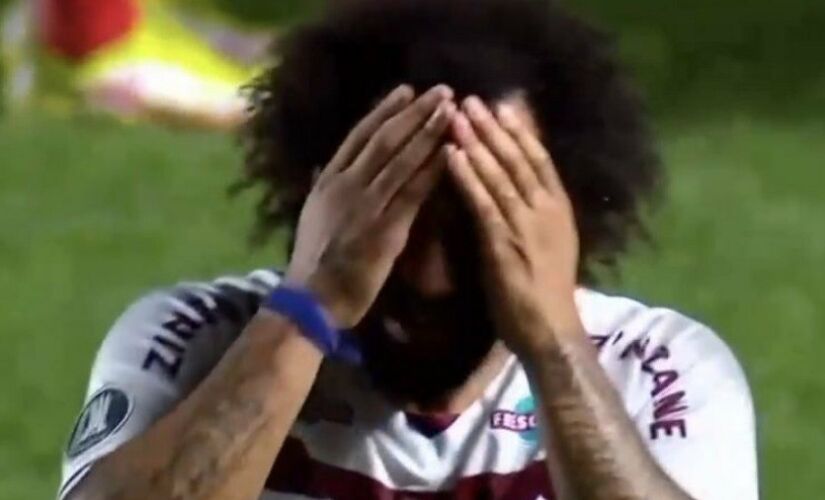 O camisa 12 foi punido aos 10 minutos do segundo tempo, após lance em que acabou pisando na perna do zagueiro Luciano Sánchez