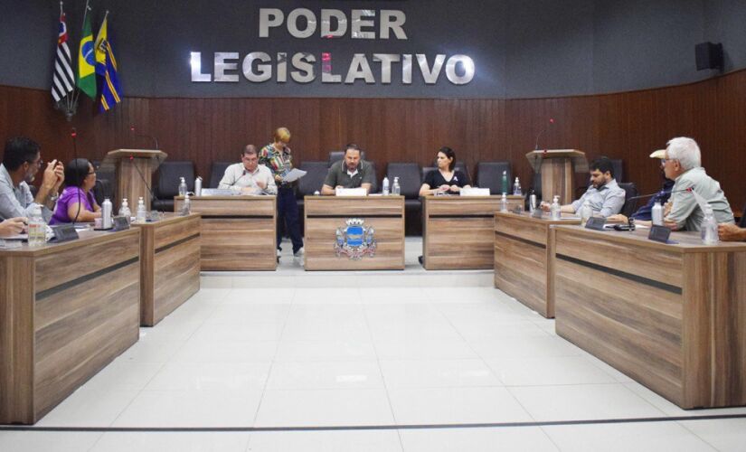 A proposta de emenda à Lei Orgânica 32/2023 muda os artigos 81 e 82 da Lei Orgânica.