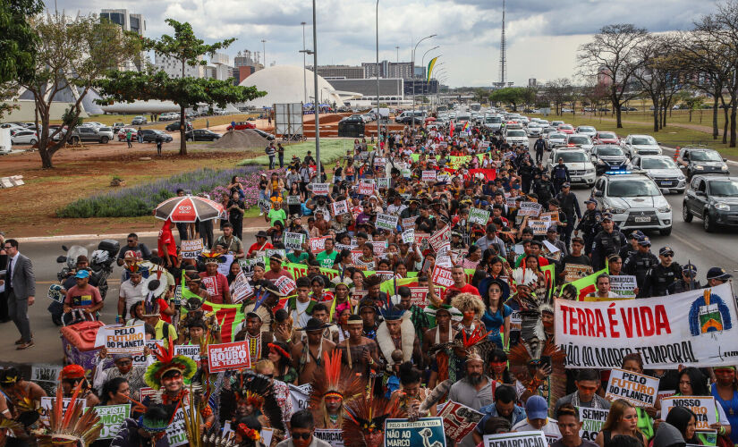 No último 30 de agosto, povos indígenas se manifestaram contra o marco temporal, em marcha pela Esplanada dos Ministérios