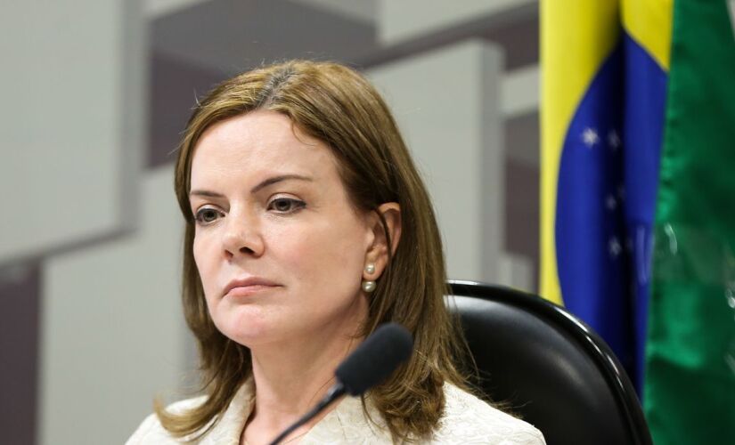 A presidente do PT fará procedimento neste sábado (30)