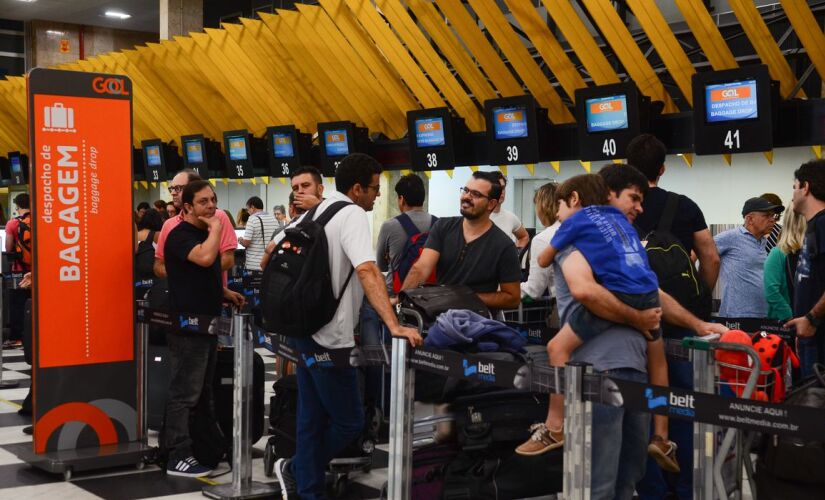 Feriado aumenta movimento em rodovias e aeroportos