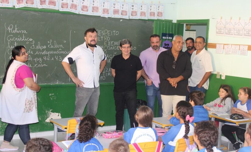 O prefeito de Porto Feliz, Dr. Cássio, visitou a Escola Vilma Fernandes Antônio, no bairro Vista Alegre