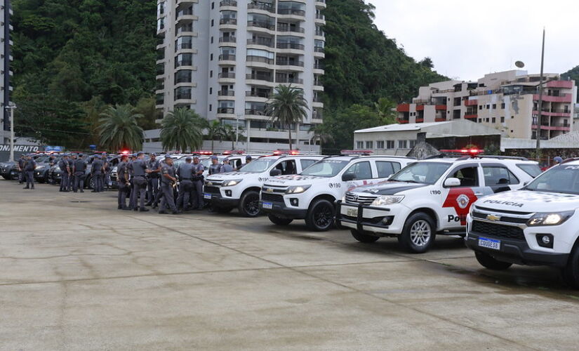 Com a alta das temperaturas, Guarujá tem atraído um grande volume de turistas fora de época.