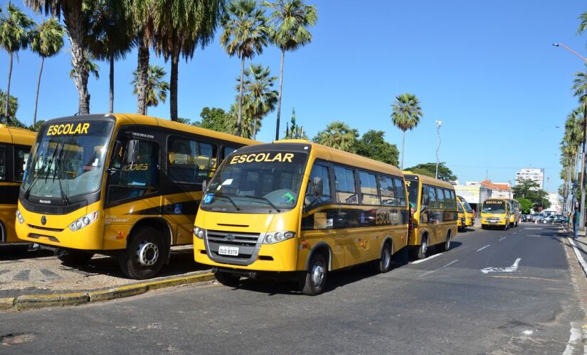 O Programa Nacional de Apoio ao Transporte do Escolar proporciona assistência técnica e financeira, de caráter suplementar, para estados, municípios e o Distrito Federal