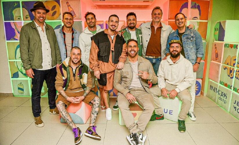 Jeito Moleque e Inimigos da HP fazem show em SP
