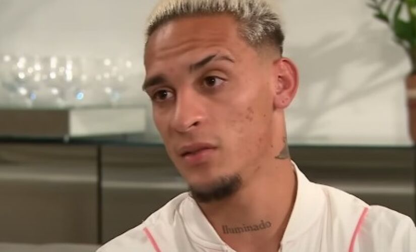 Mais duas mulheres acusam o atacante Antony, do Manchester United, de agressão