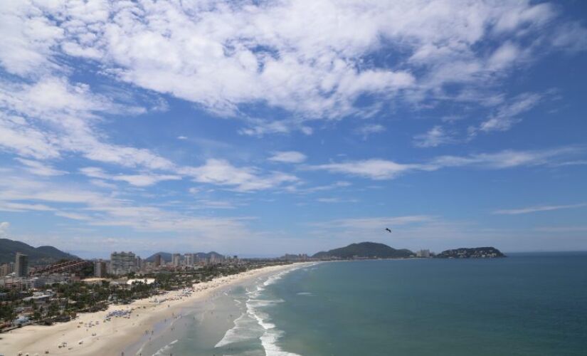 Guarujá apreende bicicletas na faixa de areia para tentar reduzir furtos de celular  