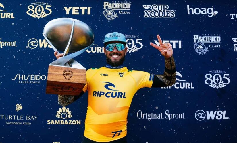 O brasileiro Filipe Toledo conquistou, neste sábado (9), o bicampeonato da Liga Mundial de Surfe