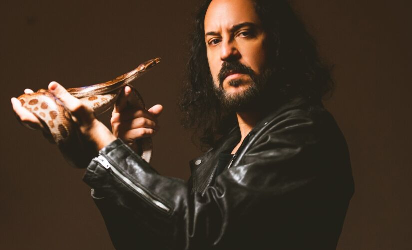 Gabriel O Pensador fala do seu novo álbum "Antídoto Para Todo Tipo de Veneno"