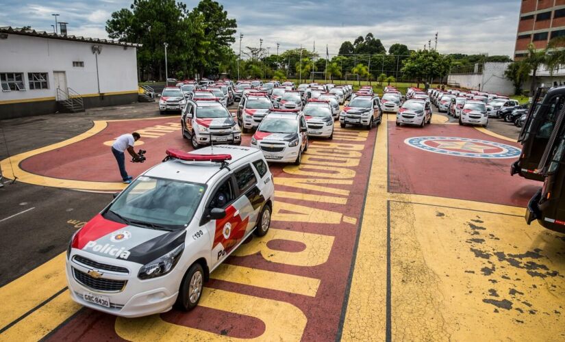 Policiais militares prenderam na segunda-feira (9) três suspeitos de participar de uma quadrilha especializada em furtos que usava um aparelho bloqueador de travamento de carros para praticar os crimes