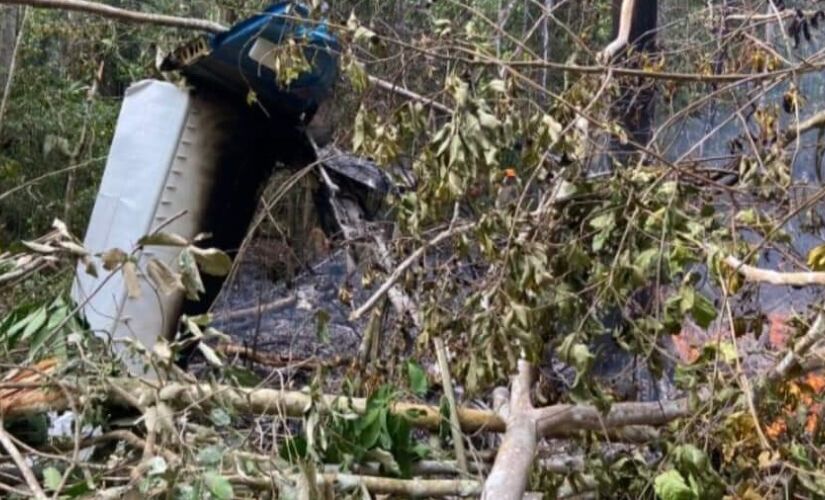 Avião explodiu ao cair