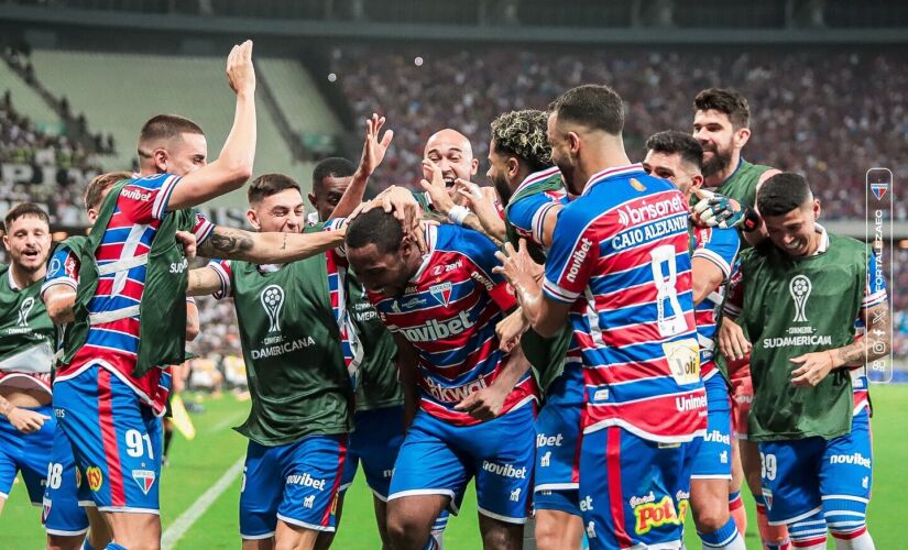 Fortaleza goleia Corinthians e vai para final da Sul-Americana