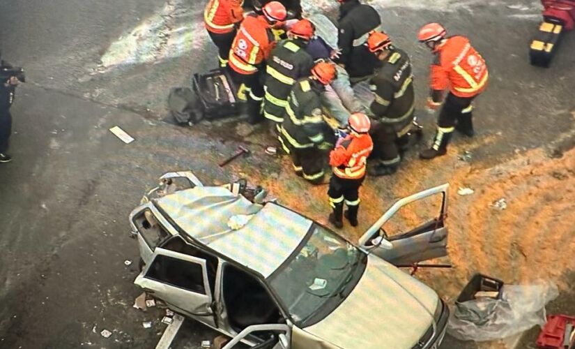 Acidente entre caminhão e veículos deixa ao menos 8 feridos na Rodovia dos Bandeirantes