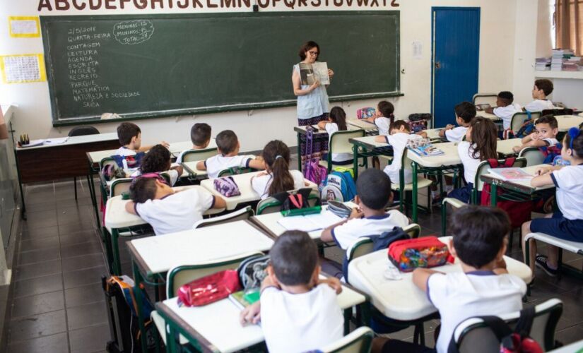 A Secretaria da Educação do Estado de São Paulo suspenderá as aulas nas escolas da rede na capital e região metropolitana nesta terça-feira (3)