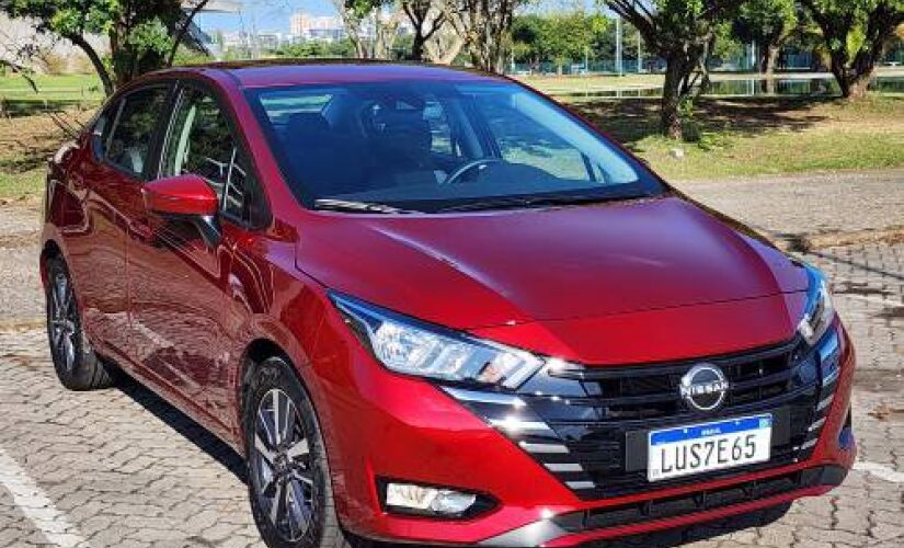 O "powertrain" do Versa é formado pelo motor 1.6 16V Flex e pela transmissão Xtronic CVT com 5 marchas simuladas