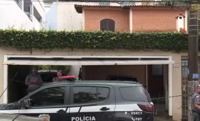 Uma mulher de 81 anos morreu após ser agredida por criminosos durante o roubo a residência em que ela morava com o marido e duas filhas no centro de São Bernardo do Campo