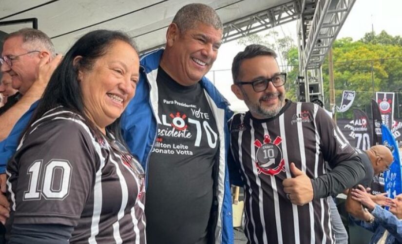 Milton Leite, ao centro, durante evento de confirmação de sua candidatura à vice-presidência do Corinthians