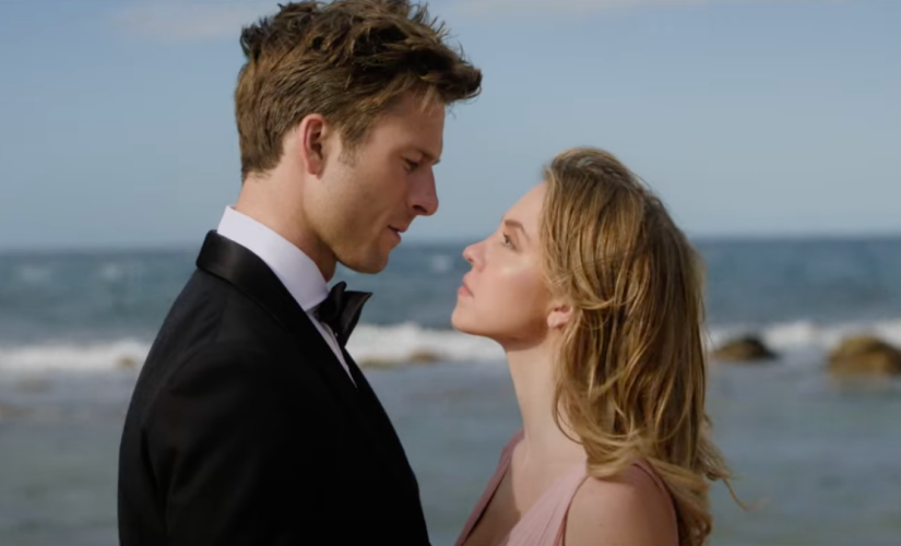 Sydney Sweeney e Glen Powell em cena