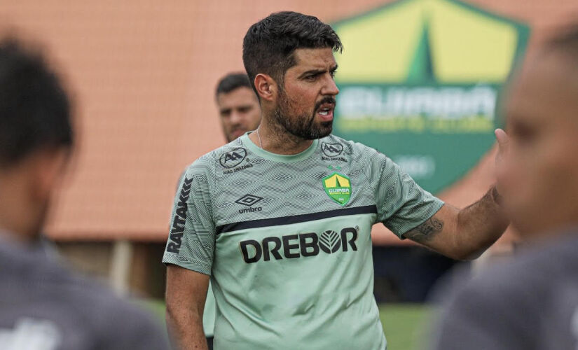 O técnico António Oliveira, do Cuiabá, se mostrou bastante irritado após a derrota da sua equipe para o Corinthians, nesta quarta-feira (25), pelo Campeonato Brasileiro