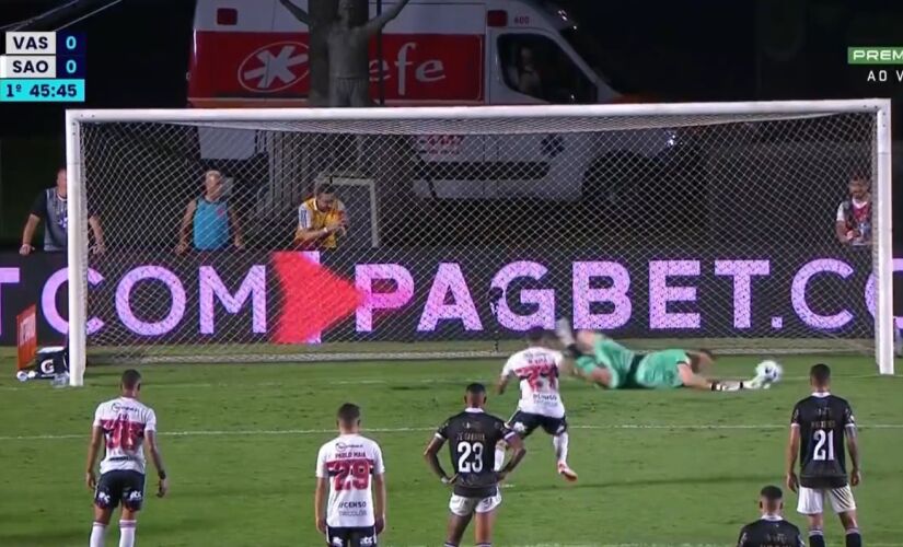 Pênalti perdido por Rato contra o Vasco, em partida válida pelo Brasileirão