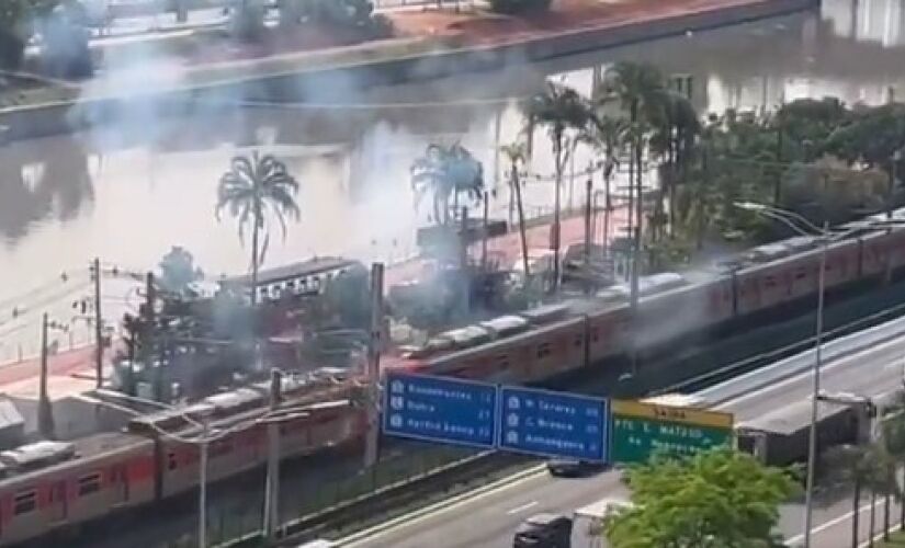 Linha 9-Esmeralda de trens metropolitanos apresentou problema em dia de greve da CPTM