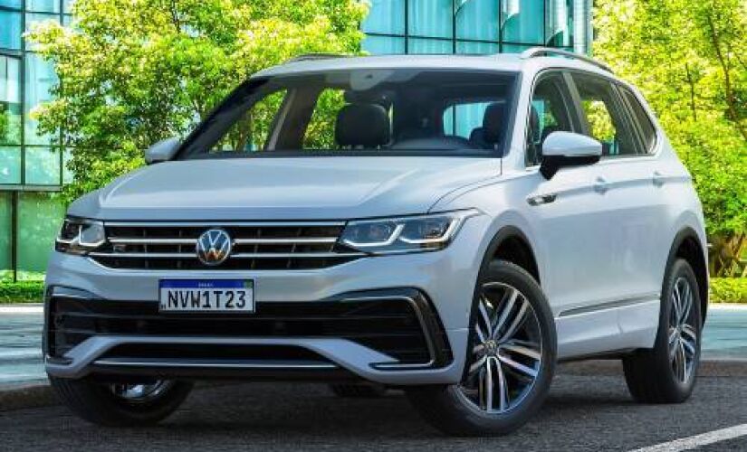 O Tiguan Allspace é equipado com o motor 2.0 turbo de 186 cavalos e 30 kgfm de torque, associado à transmissão automática de 8 velocidades