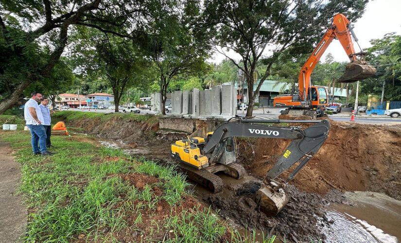 A prefeitura de Porto Feliz iniciou, nesta semana, a 4ª etapa das obras de canalização do córrego Pinheirinho