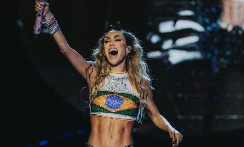 Cantora disse que está com o coração partido por não poder participar do show neste sábado