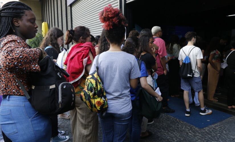 Do total previsto, 5.948 são para quem tem graduação, e 692 para nível médio