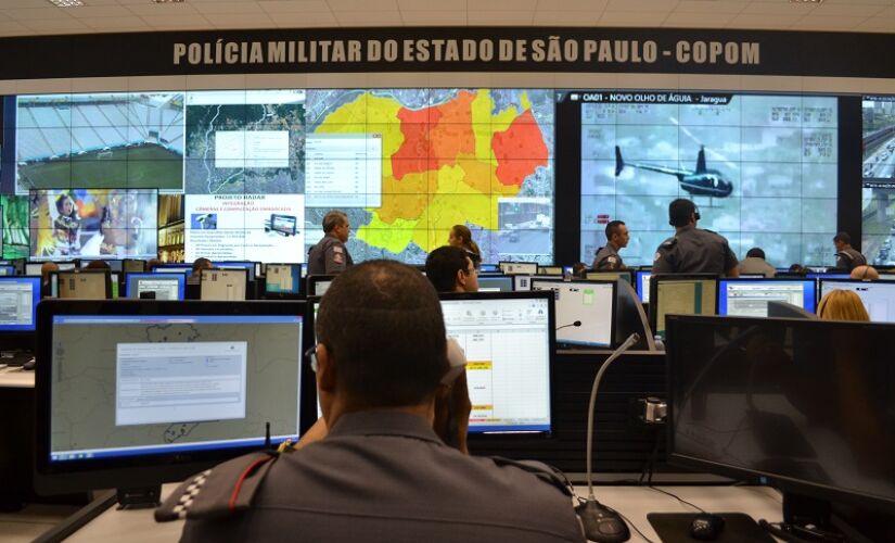 Os policiais também escoltam as 25 equipes de Fórmula 1 que começaram a desembarcar nesta semana no aeroporto de Campinas