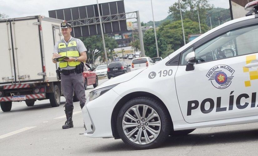  polícia apreendeu no local cápsulas de projéteis 9mm, que serão periciadas.