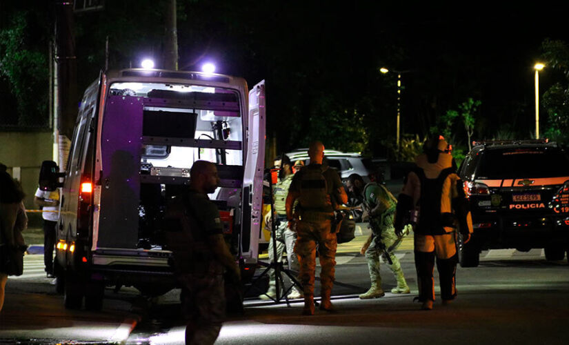 Os policiais do GER utilizaram novamente o robô para levar o explosivo até a mochila