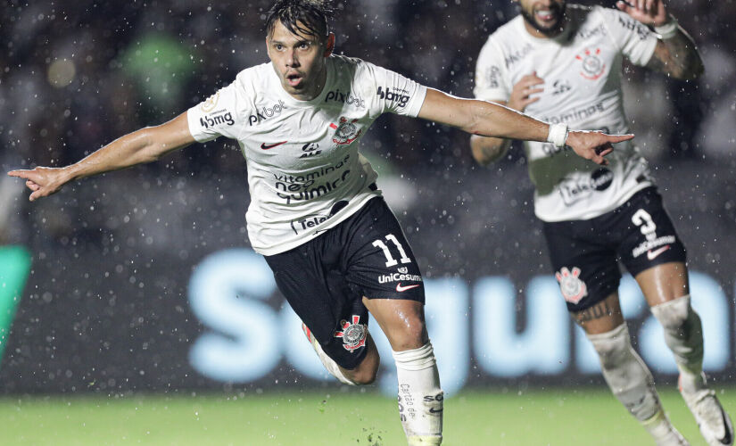 Romero brilhou com dois gols, e Moscardo e Giovane anotaram na virada do Corinthians