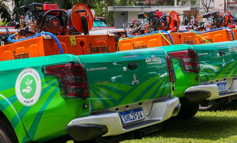 Governo 100 kits de combate a focos de queimadas para prefeituras, com tanques rígidos e motobombas