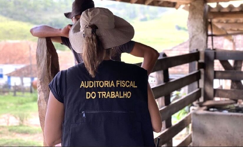 A legislação brasileira atual classifica como trabalho análogo à escravidão toda atividade forçada