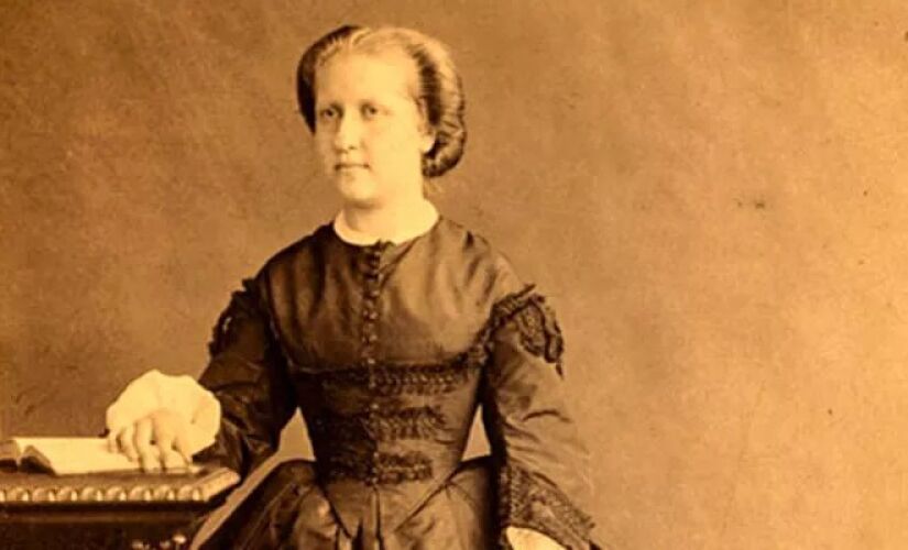 A Princesa era dona de escravos, não tinha qualquer envolvimento na luta abolicionista e sequer participou dos debates que levaram ao texto da lei, mas assinou o documento porque seu pai, Dom Pedro II, estava em viagem pela Europa
