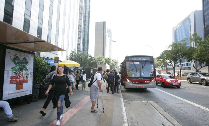 s metroviários foram multados em R$ 2 milhões por causa desse descumprimento, e o governo estadual pediu o pagamento de outros R$ 7,1 milhões por prejuízos causados pela paralisação