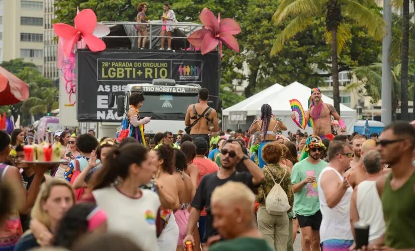 Parada LGBTI+ na orla de Copacabana é a mais antiga do país