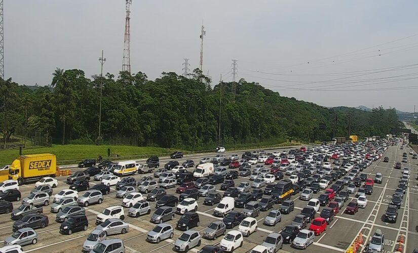 No sentido capital, o tráfego congestionado é do km 52 ao km 49