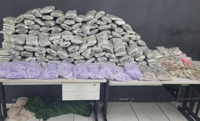 Os entorpecentes totalizaram aproximadamente 150 kg de drogas entre cocaína, maconha e crack