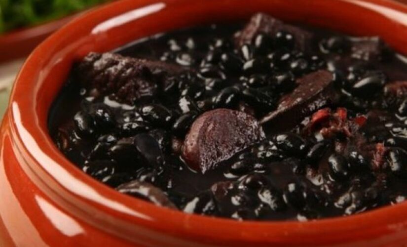 Feijoada solidária no Mês da Consciência Negra em Taboão da Serra