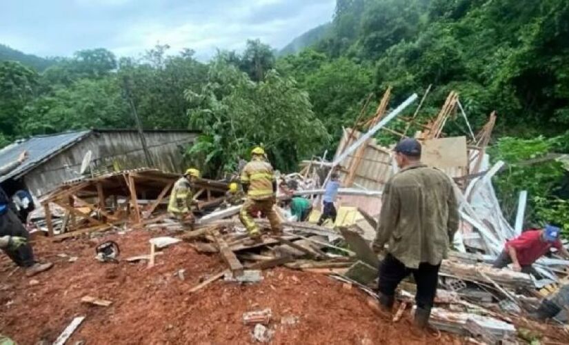 Dos 4.111 óbitos no Brasil no período --média de 1 a cada 3 dias-- por ocorrências de alagamentos, enxurradas, inundações, movimento de massa, tornado, vendavais, ciclones, chuvas intensas e granizo, 1.511 foram no Rio de Janeiro. 