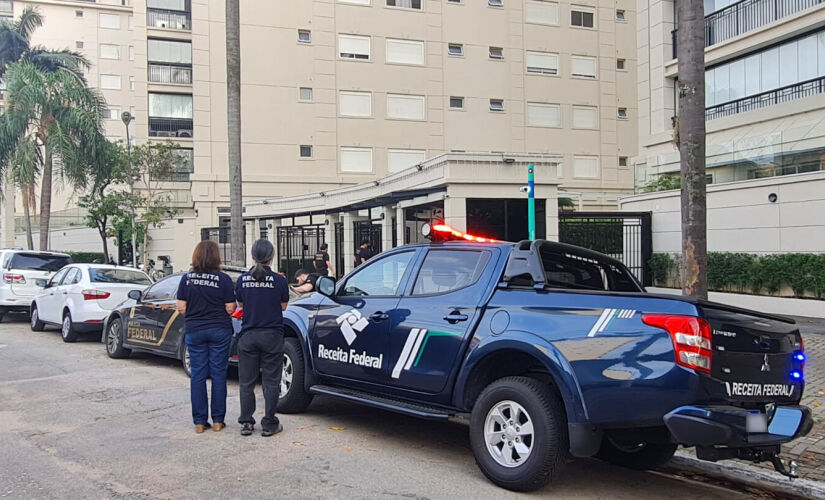 Estão sendo cumpridos 21 mandados de busca e apreensão em municípios de São Paulo e Santa Catariina