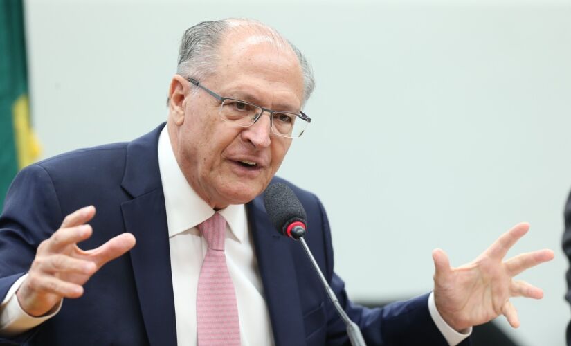Vice-presidente Geraldo Alckmin teve enjoo e dores abdominais