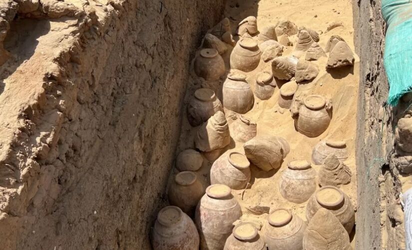 As garrafas de vinhos de 5 mil anos foram encontradas no Egito