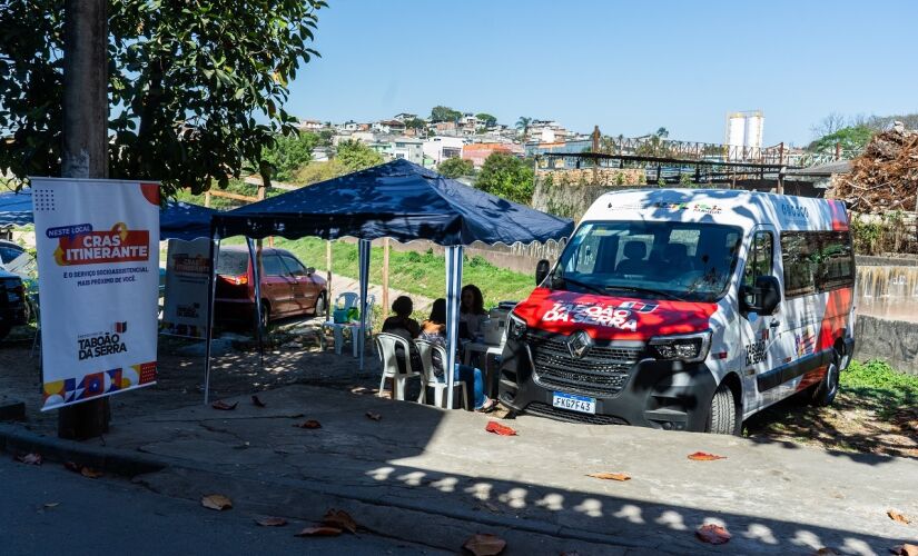 CRAS Itinerante aproxima serviços socioassistenciais da população de Taboão da Serra