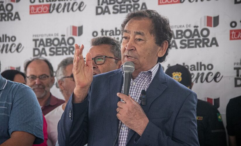  Anúncio do Desenrola Taboão foi feito por Aprígio, prefeito de Taboão da Serra