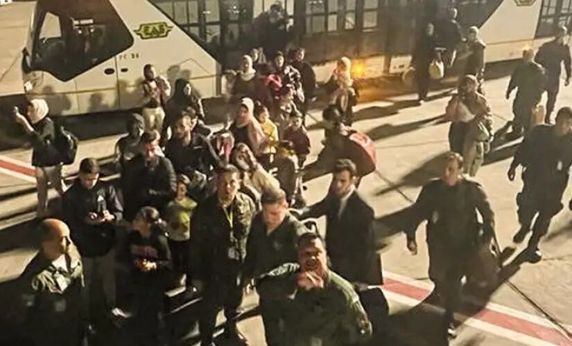 O primeiro grupo resgatado chegou ao país no dia 13 de novembro, também em um voo que saiu do Cairo