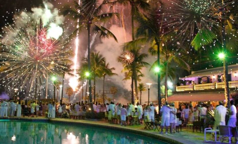 No momento da virada, o Casa Grande preparou um show de fogos de artifício e mais de mil balões