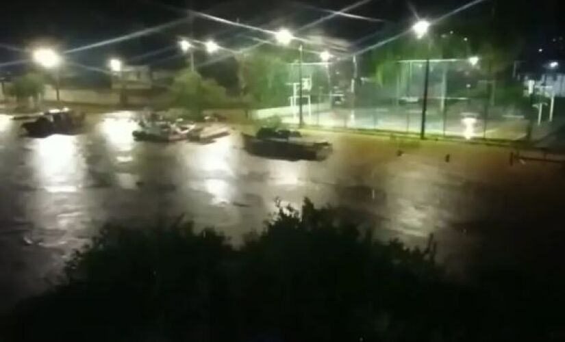 Segundo informações preliminares, a água subiu rapidamente no asilo, e o casal de idosos não conseguiu ir para o segundo andar do imóvel